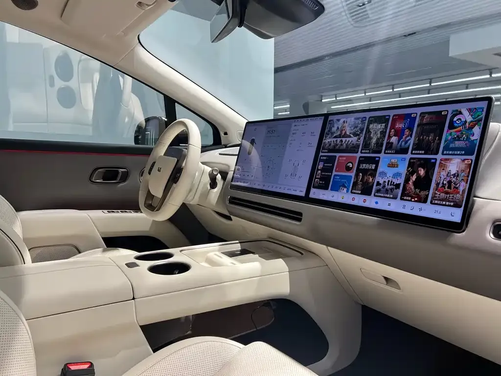 Li Auto i8 — фото 10