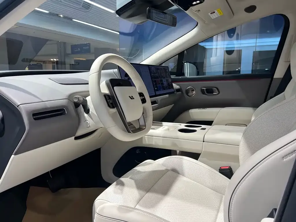 Li Auto i8 — фото 8
