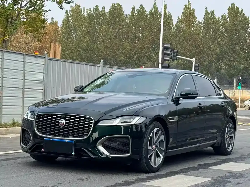 Jaguar XFL — фото 1