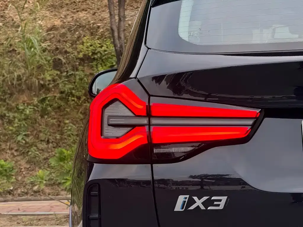 BMW iX3 — фото 10