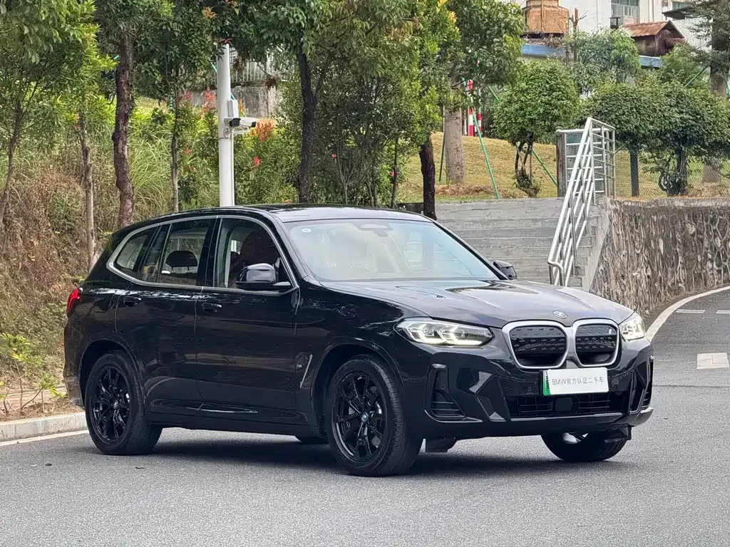 BMW iX3 — фото 3