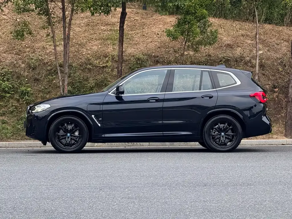 BMW iX3 — фото 6