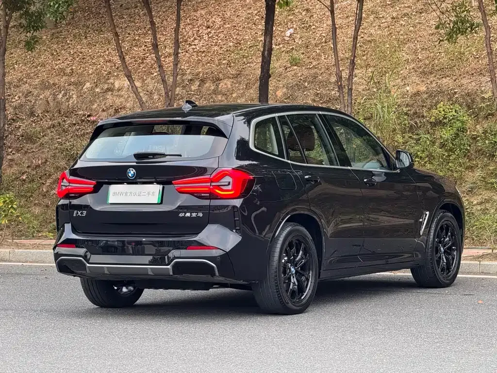 BMW iX3 — фото 9