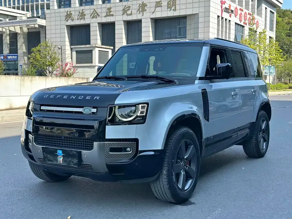 Land Rover Defender — фото 1