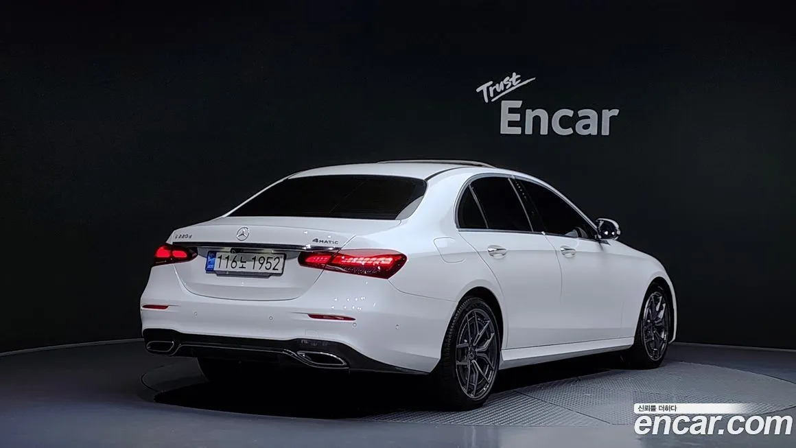 Mercedes-Benz E-Class — фото 2