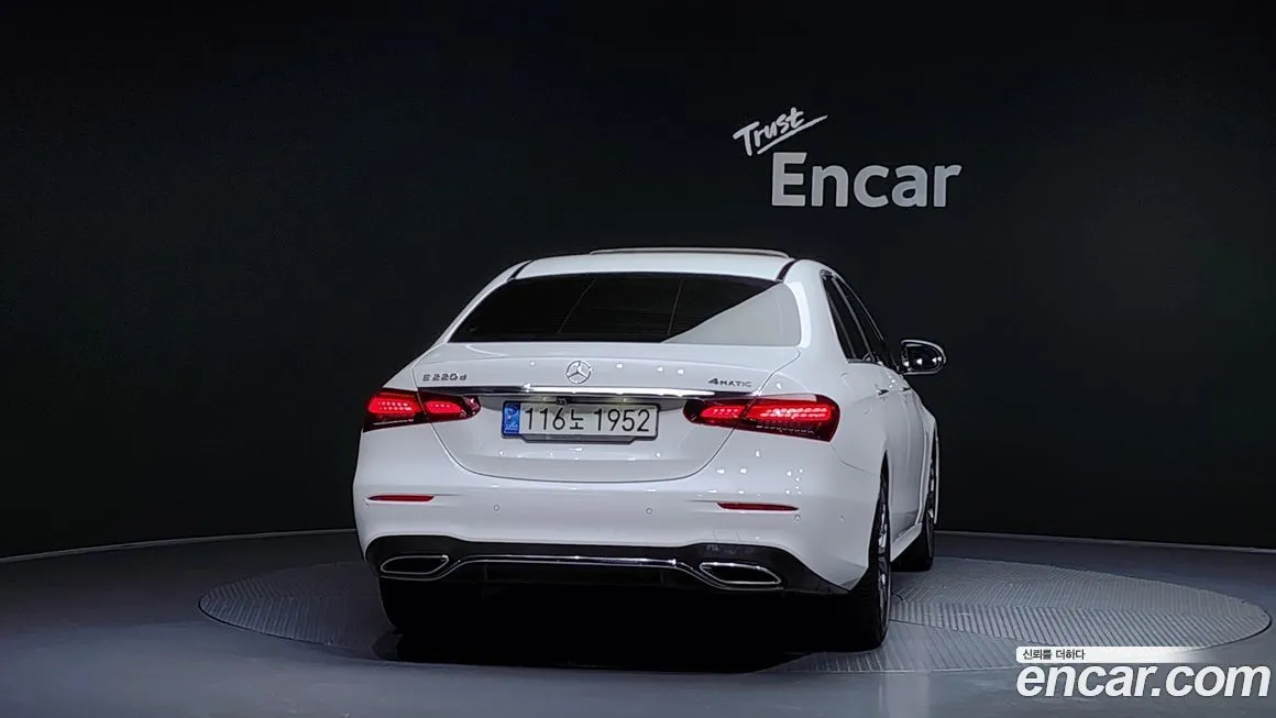 Mercedes-Benz E-Class — фото 4