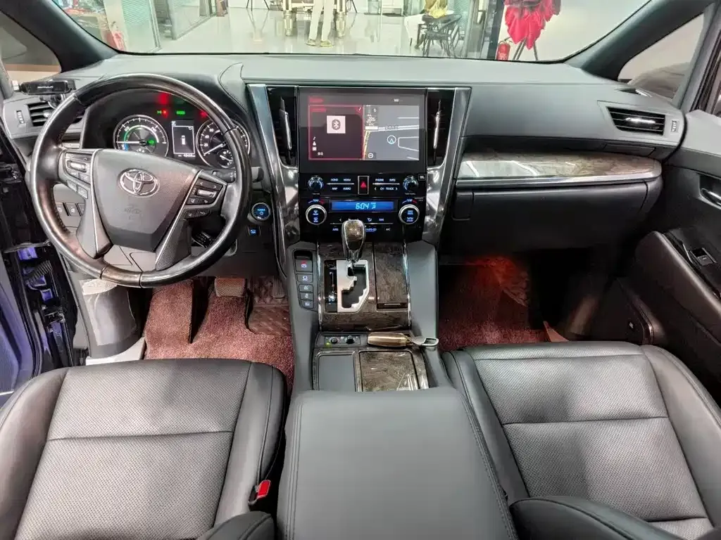 Toyota Alphard — фото 3