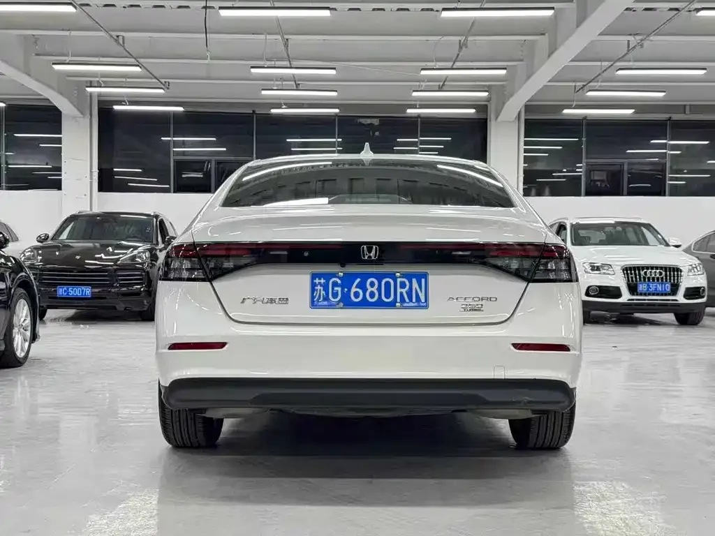 Honda Accord — фото 8