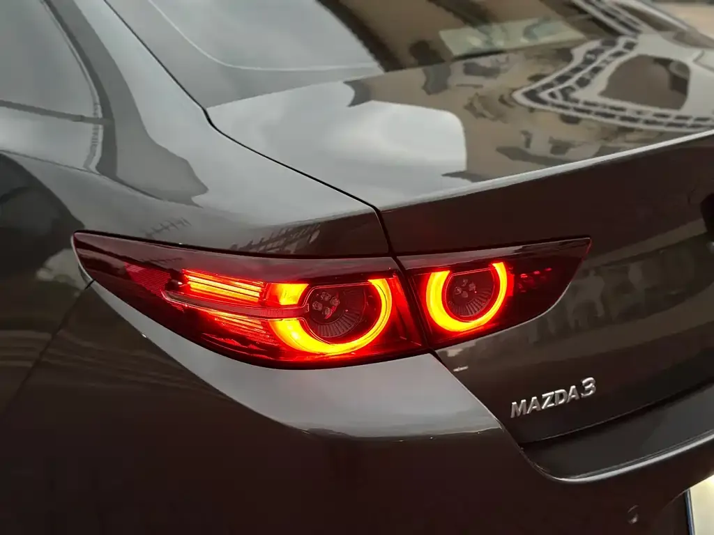 Mazda 3 Axela — фото 10