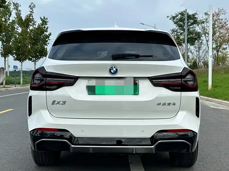 BMW iX3 — фото 8