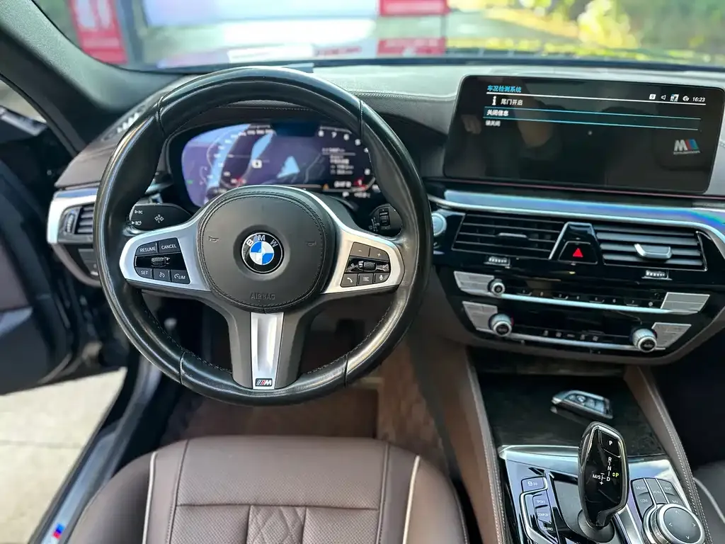 BMW 5 Series — фото 9