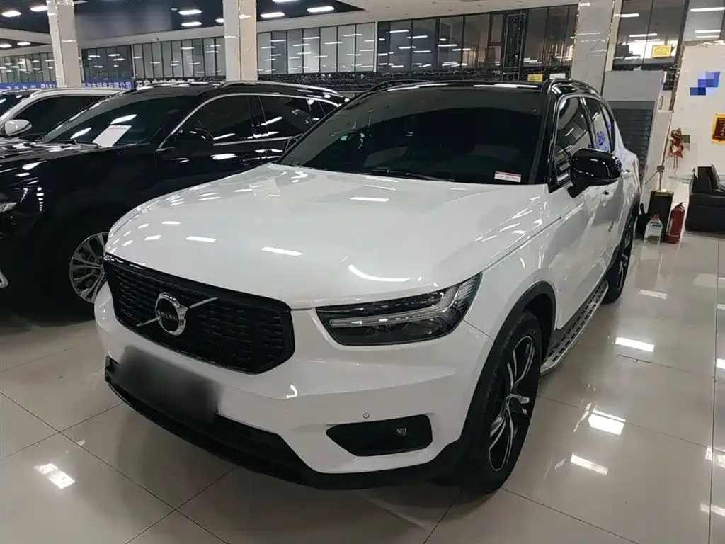 Volvo XC40 — фото 2