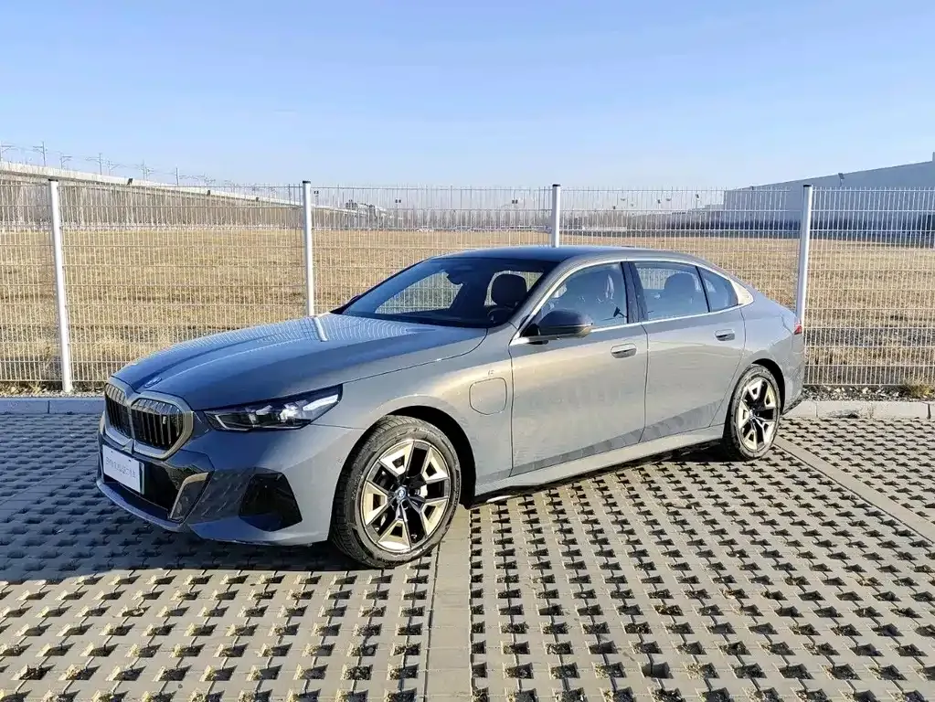 BMW i5 — фото 1