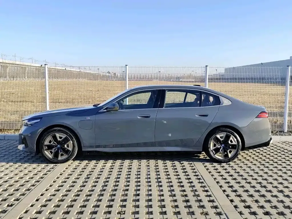 BMW i5 — фото 3