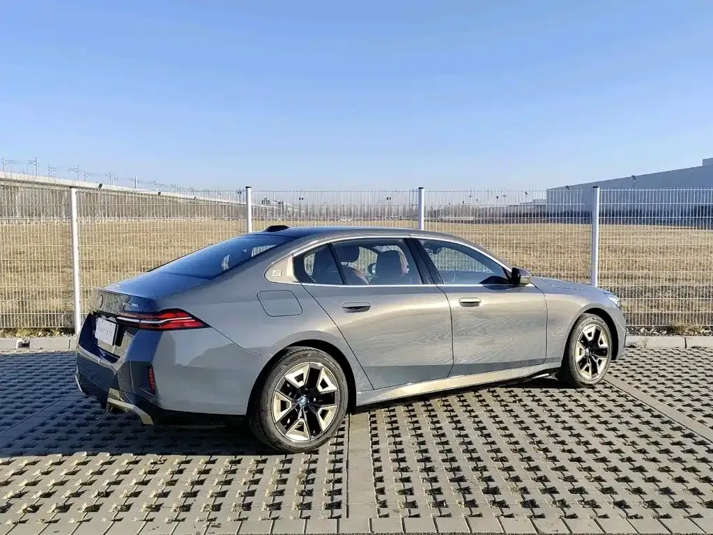 BMW i5 — фото 4