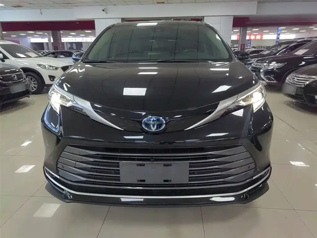 Toyota Sienna — фото 3