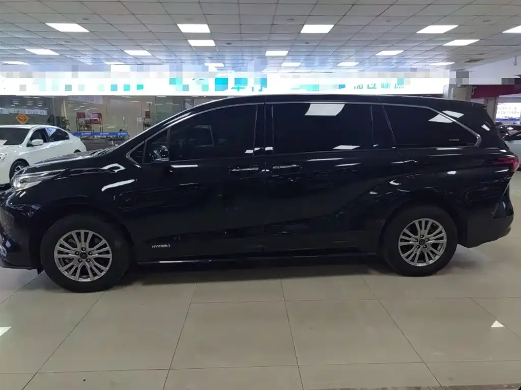 Toyota Sienna — фото 5