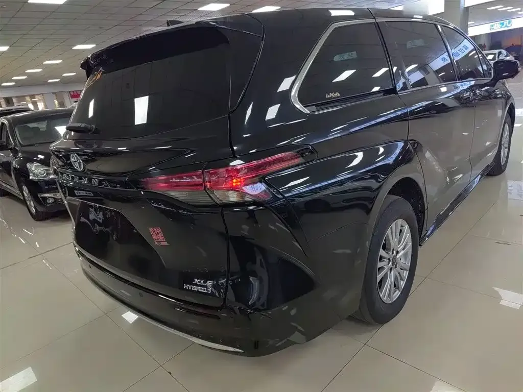 Toyota Sienna — фото 7