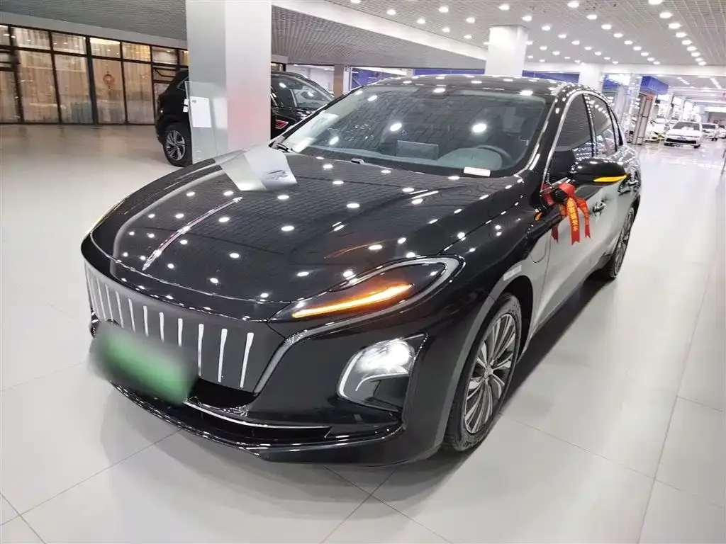 Hongqi E-QM5 — фото 1