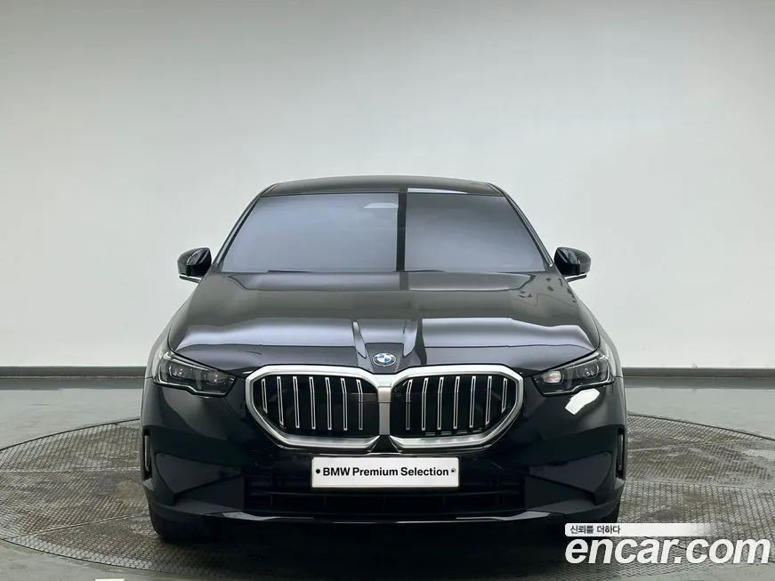 BMW 5-Series — фото 1