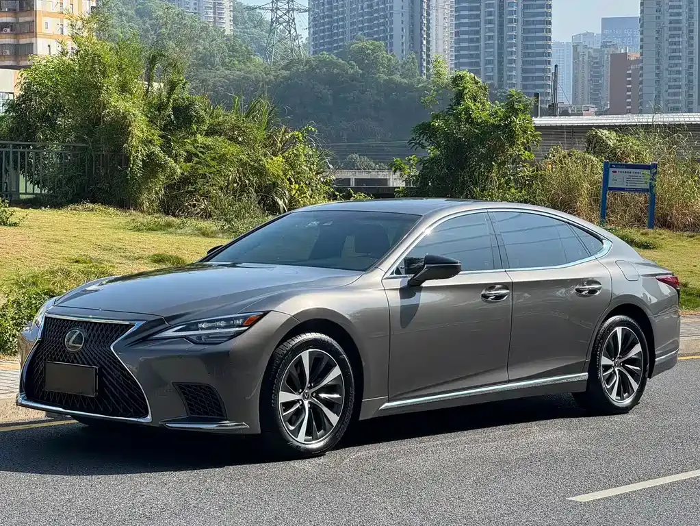 Lexus LS — фото 1