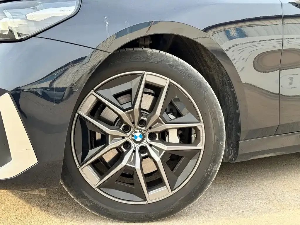 BMW 5 Series — фото 10