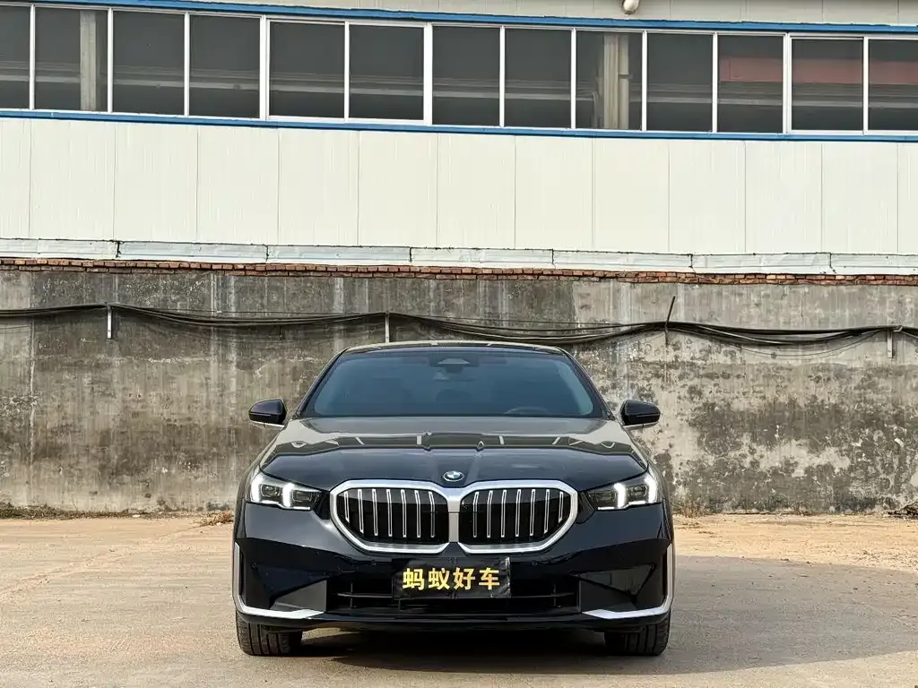 BMW 5 Series — фото 2