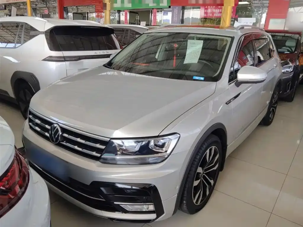 Volkswagen Tiguan L — фото 2