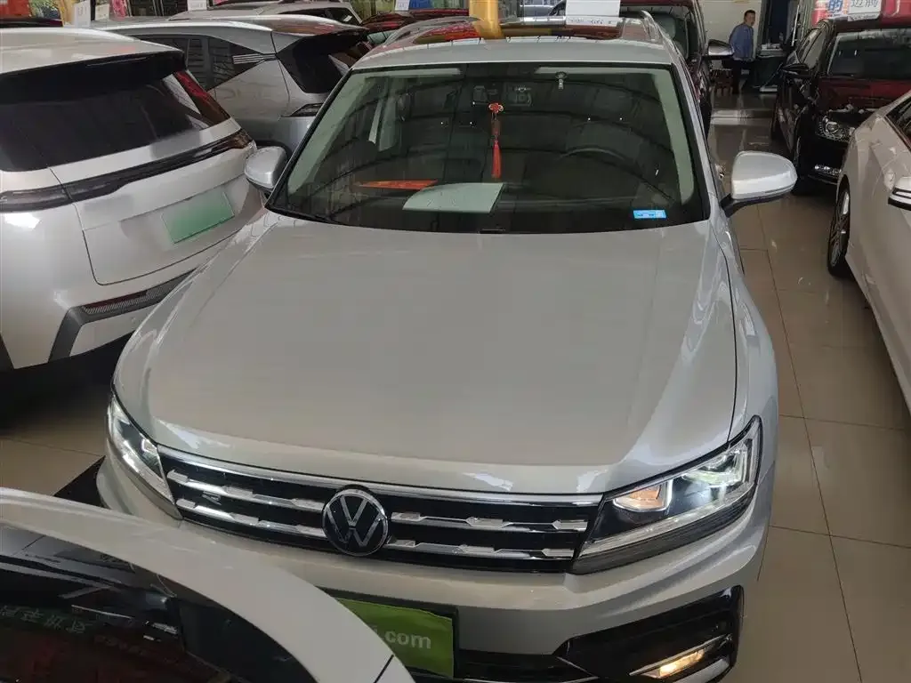 Volkswagen Tiguan L — фото 3