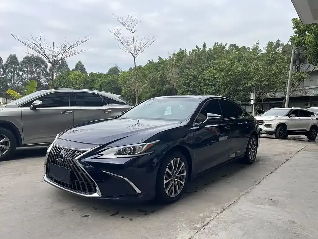 Lexus ES — фото 1