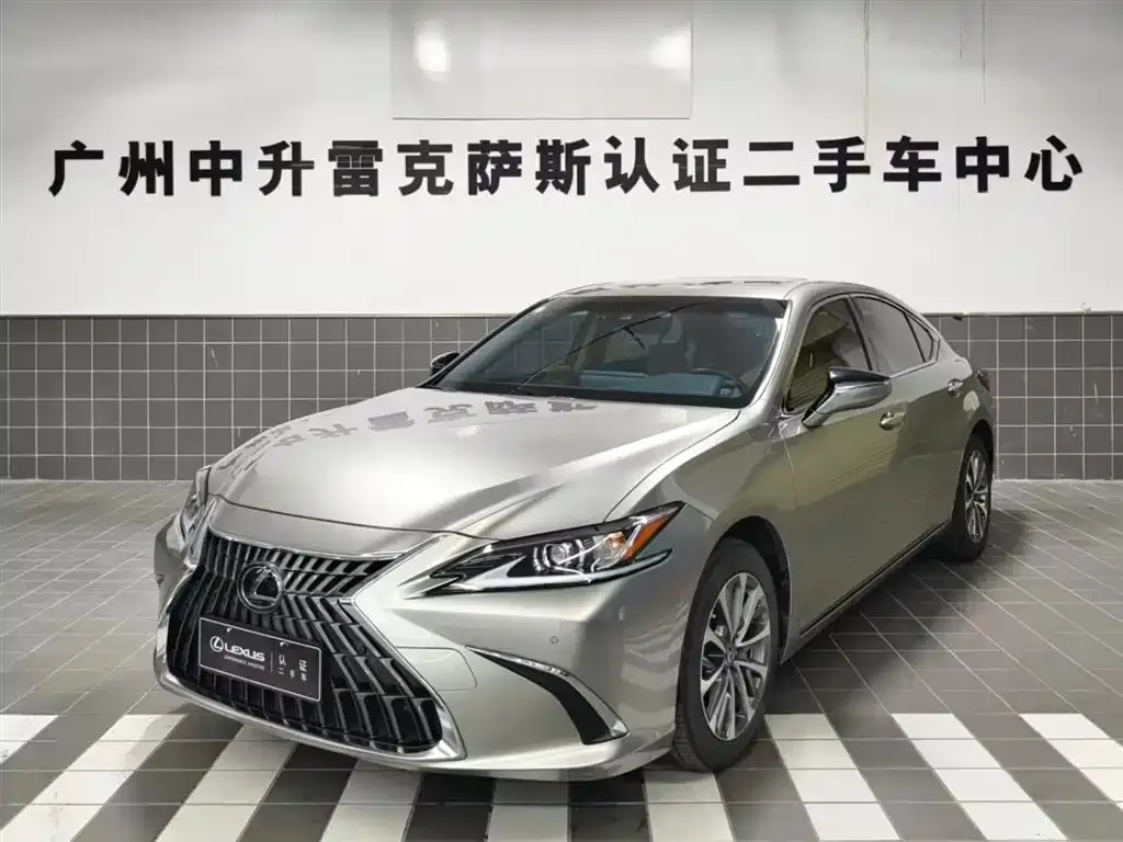 Lexus ES — фото 1
