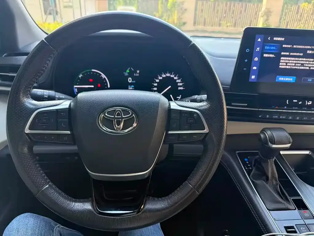 Toyota Sienna — фото 4