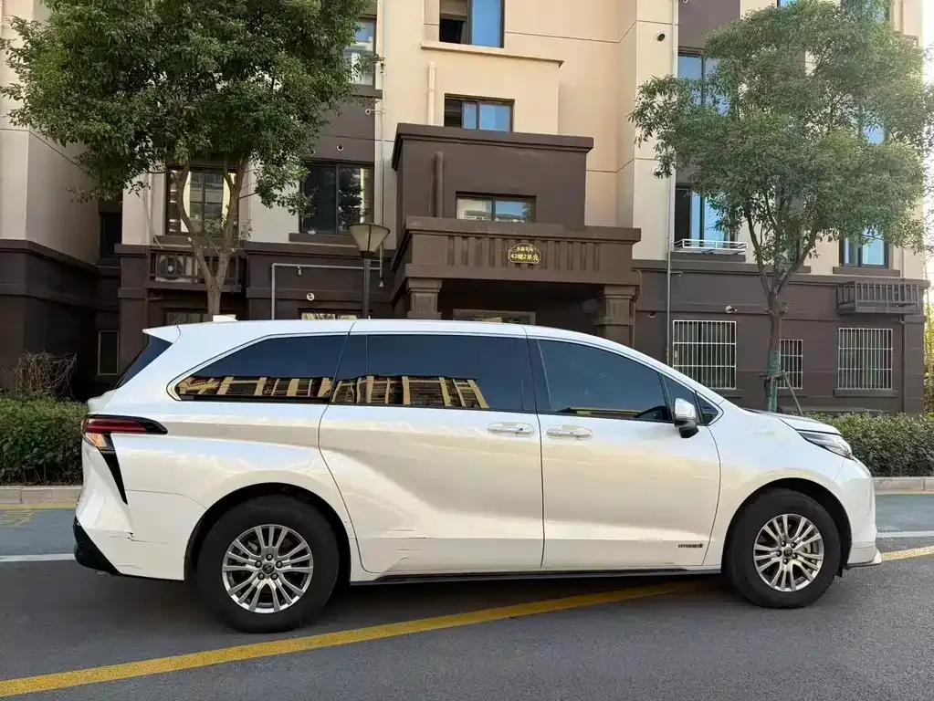 Toyota Sienna — фото 6