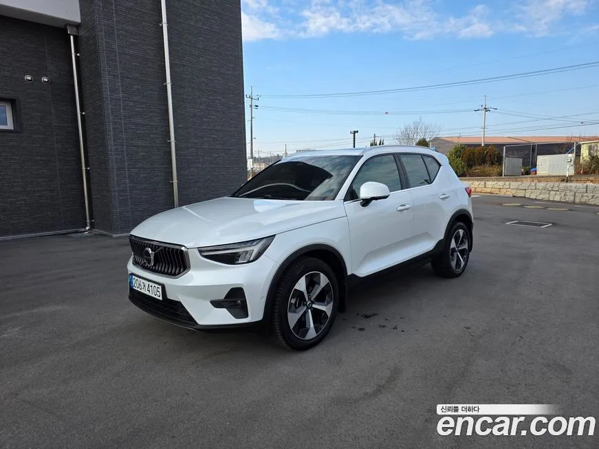 Volvo XC40 — фото 2