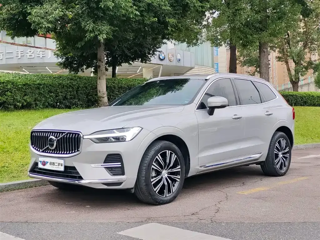 Volvo XC60 — фото 1