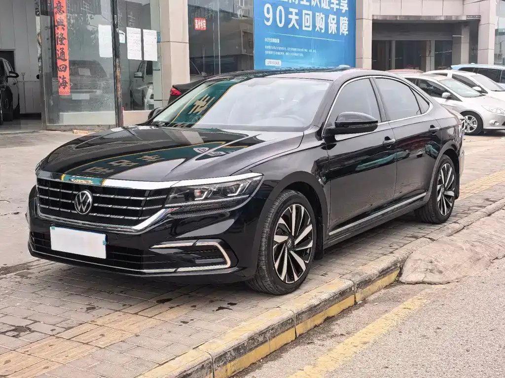 Volkswagen Passat — фото 1