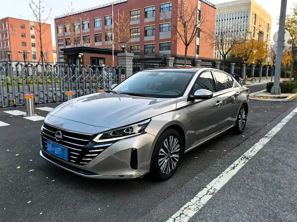 Nissan Teana — фото 1