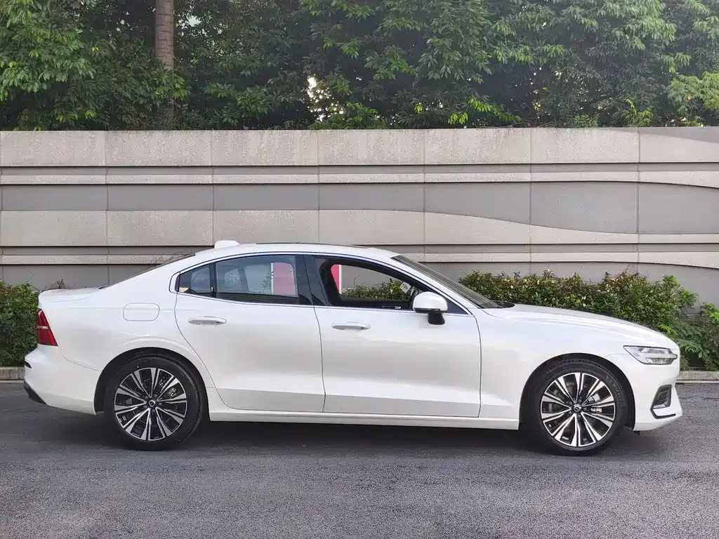 Volvo S60 — фото 4