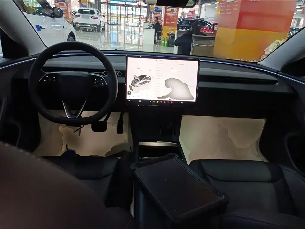 Tesla Model 3 — фото 10