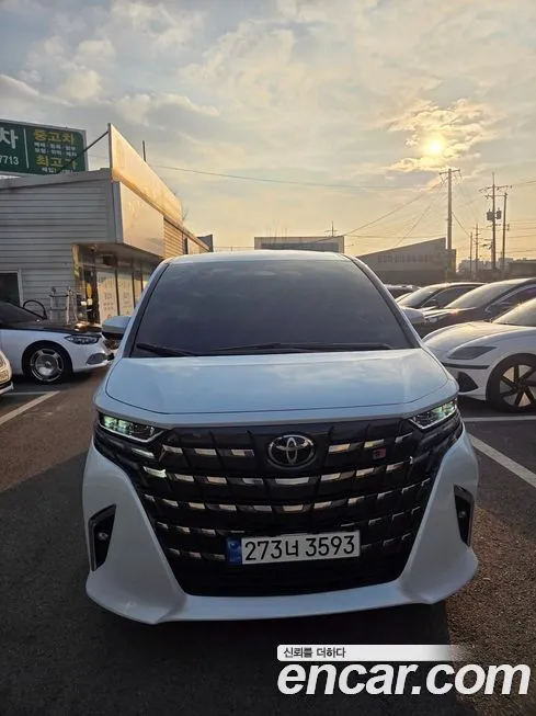 Toyota Alphard — фото 1