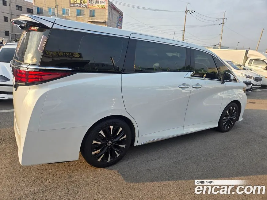 Toyota Alphard — фото 4