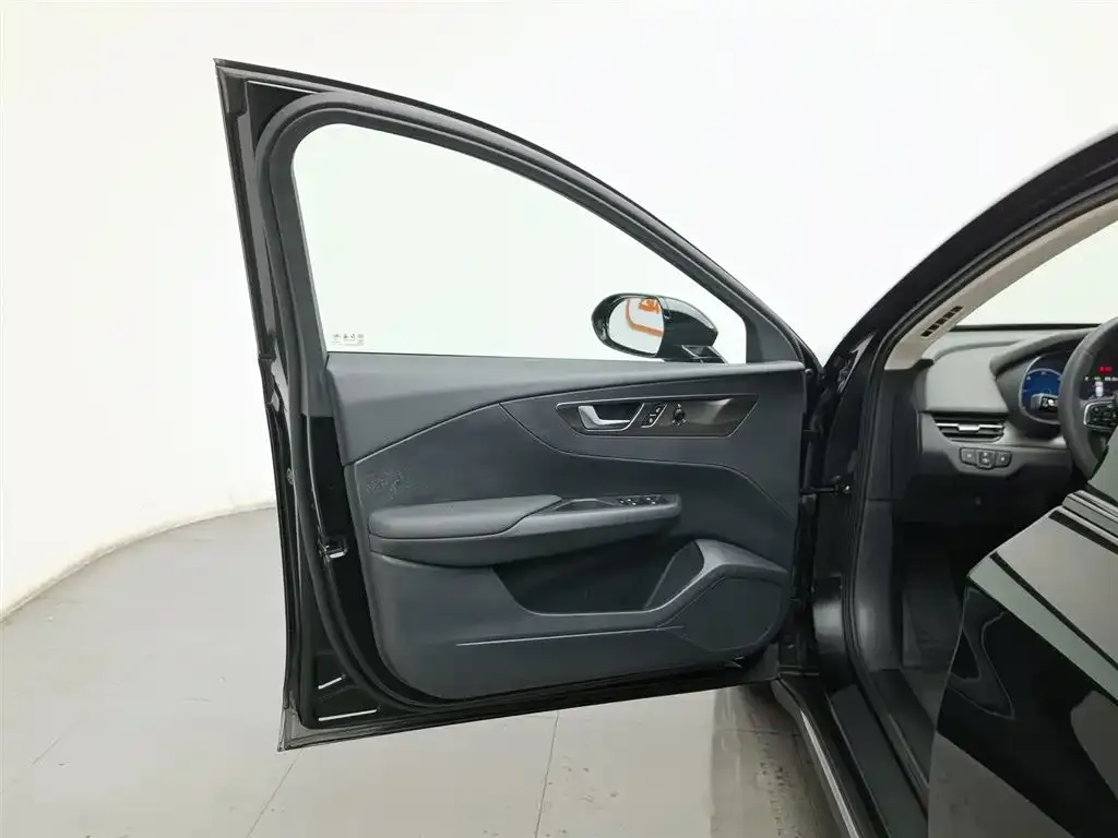 Hongqi E-QM5 — фото 8