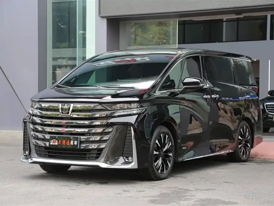 Toyota Vellfire — фото 1