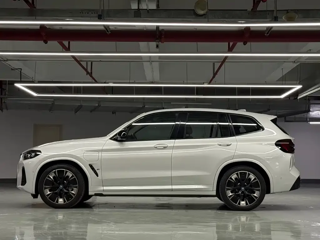 BMW iX3 — фото 3