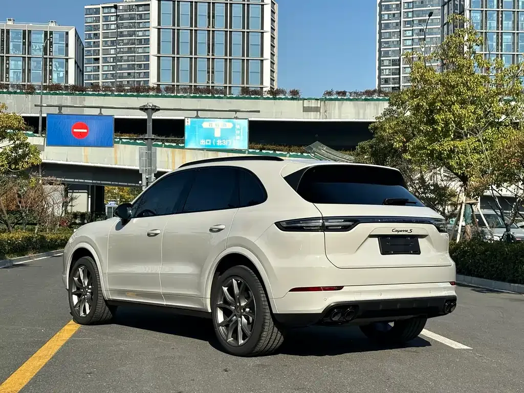 Porsche Cayenne — фото 7