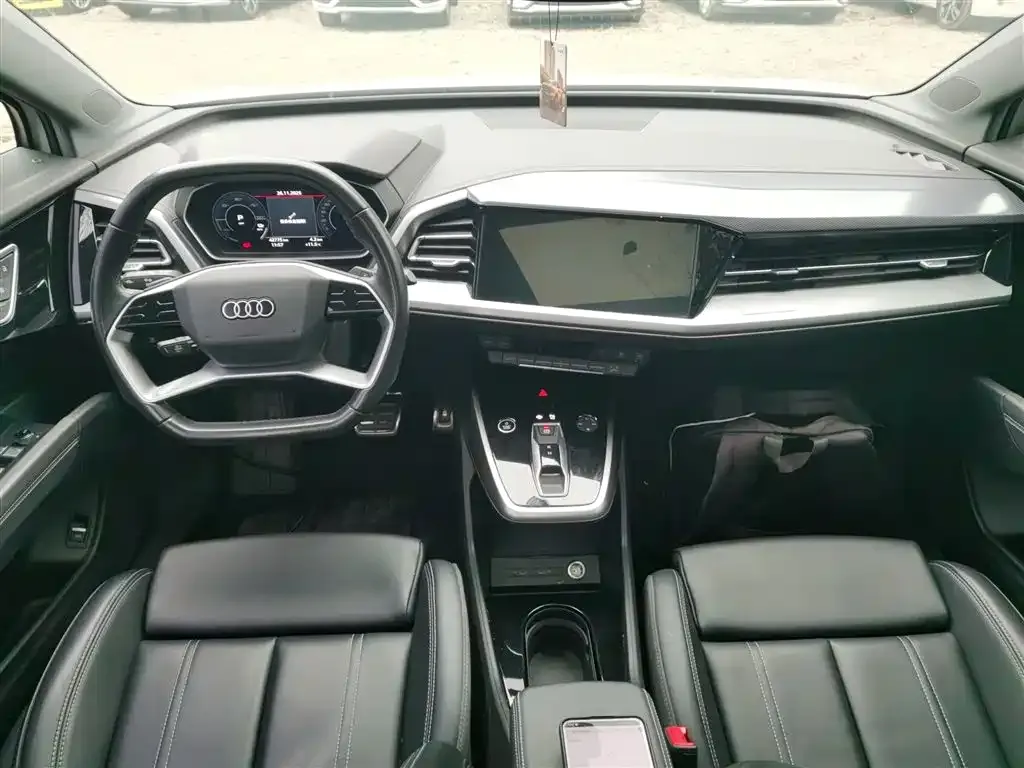 Audi Q4 e-tron — фото 10
