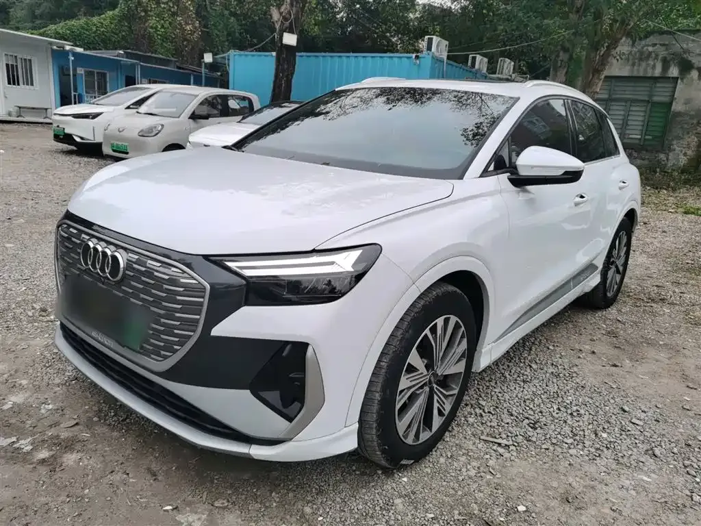 Audi Q4 e-tron — фото 2