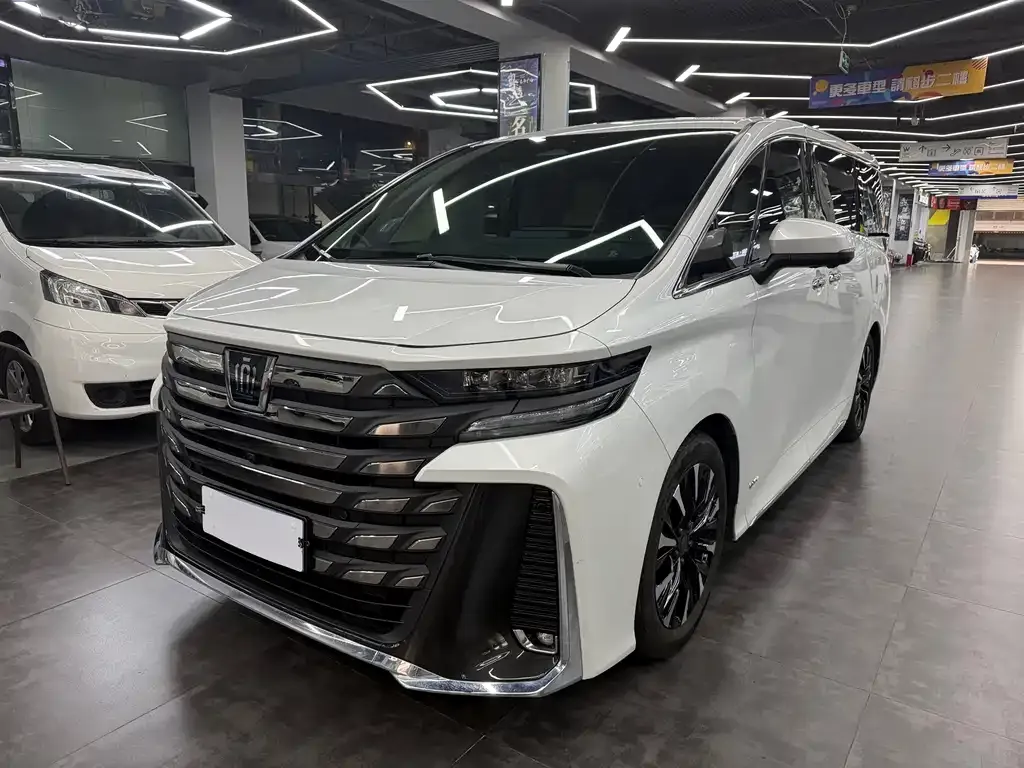Toyota Vellfire — фото 1