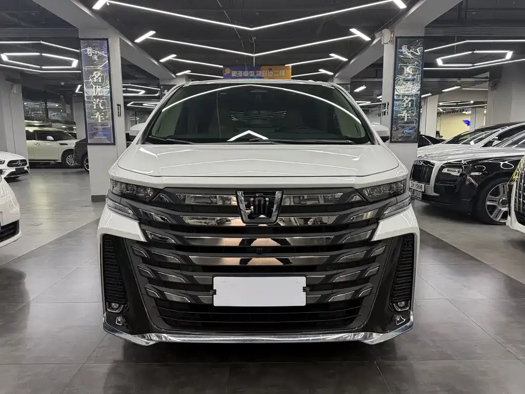 Toyota Vellfire — фото 2