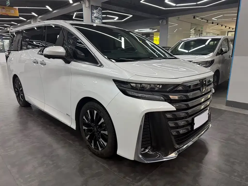 Toyota Vellfire — фото 3